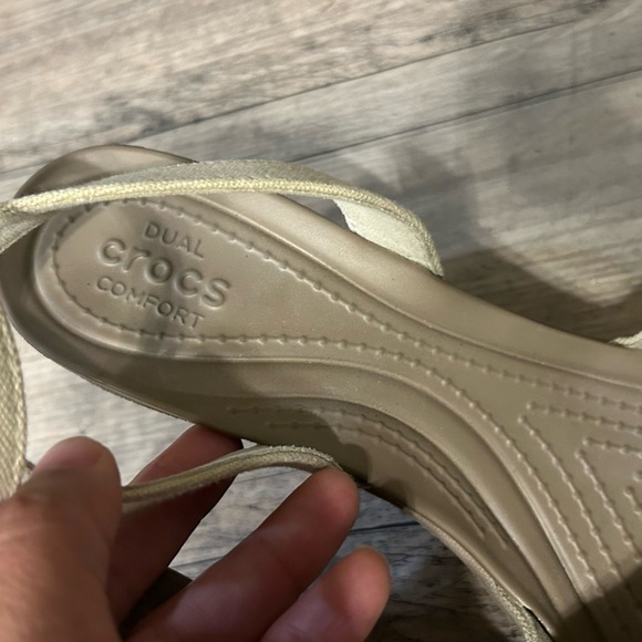 Crocs Leigh Ii Ankle Strap Wedge Heel Sandal Cream Size 10 Womens - Picture 10 of 10